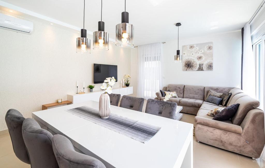 Villa Denis&Sabine Nin Exteriör bild