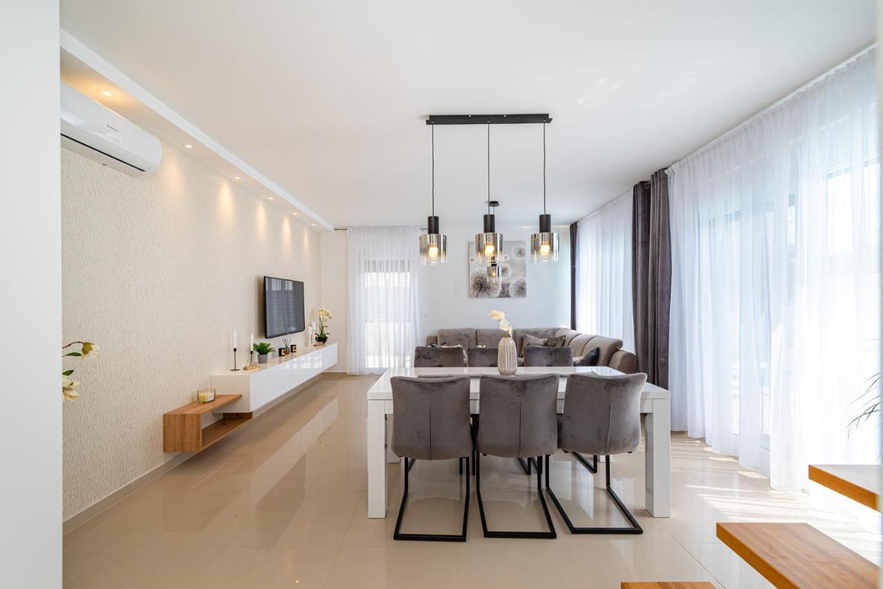 Villa Denis&Sabine Nin Exteriör bild